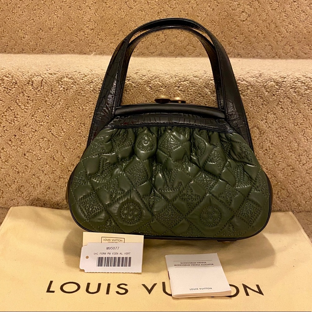 Authentic Louis Vuitton sac fermoir pm croc